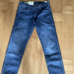 Levi’s 502 Taper - Oanvända Levis 502 Taper (Nypris 1399kr) i storlek W30, L32. 