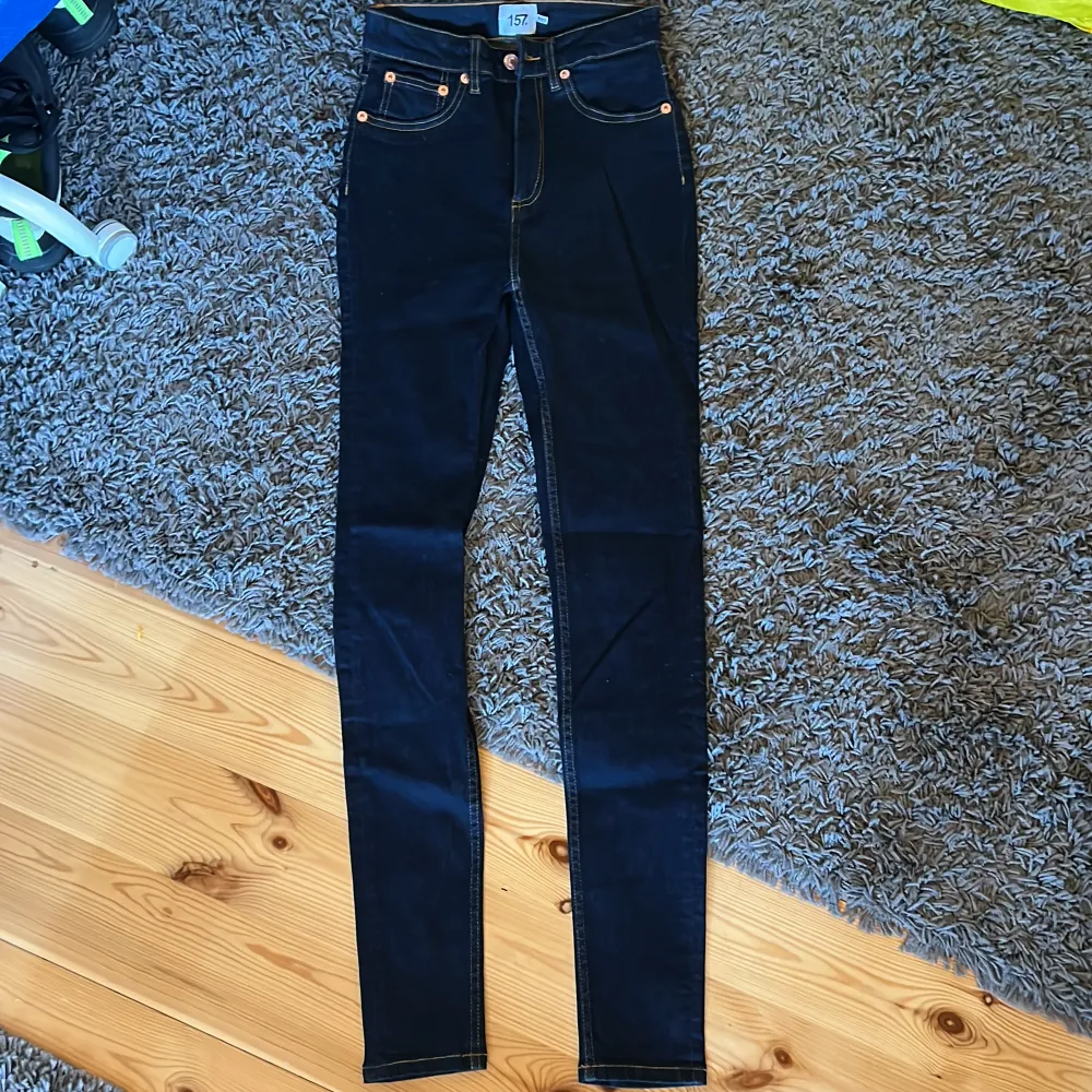 Jeans i modellen snake ifrån lager157 Aldrig använda . Jeans & Byxor.