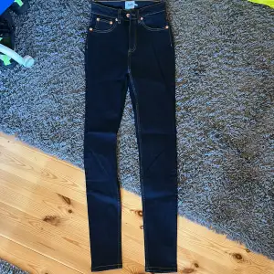 Jeans i modellen snake ifrån lager157 Aldrig använda 