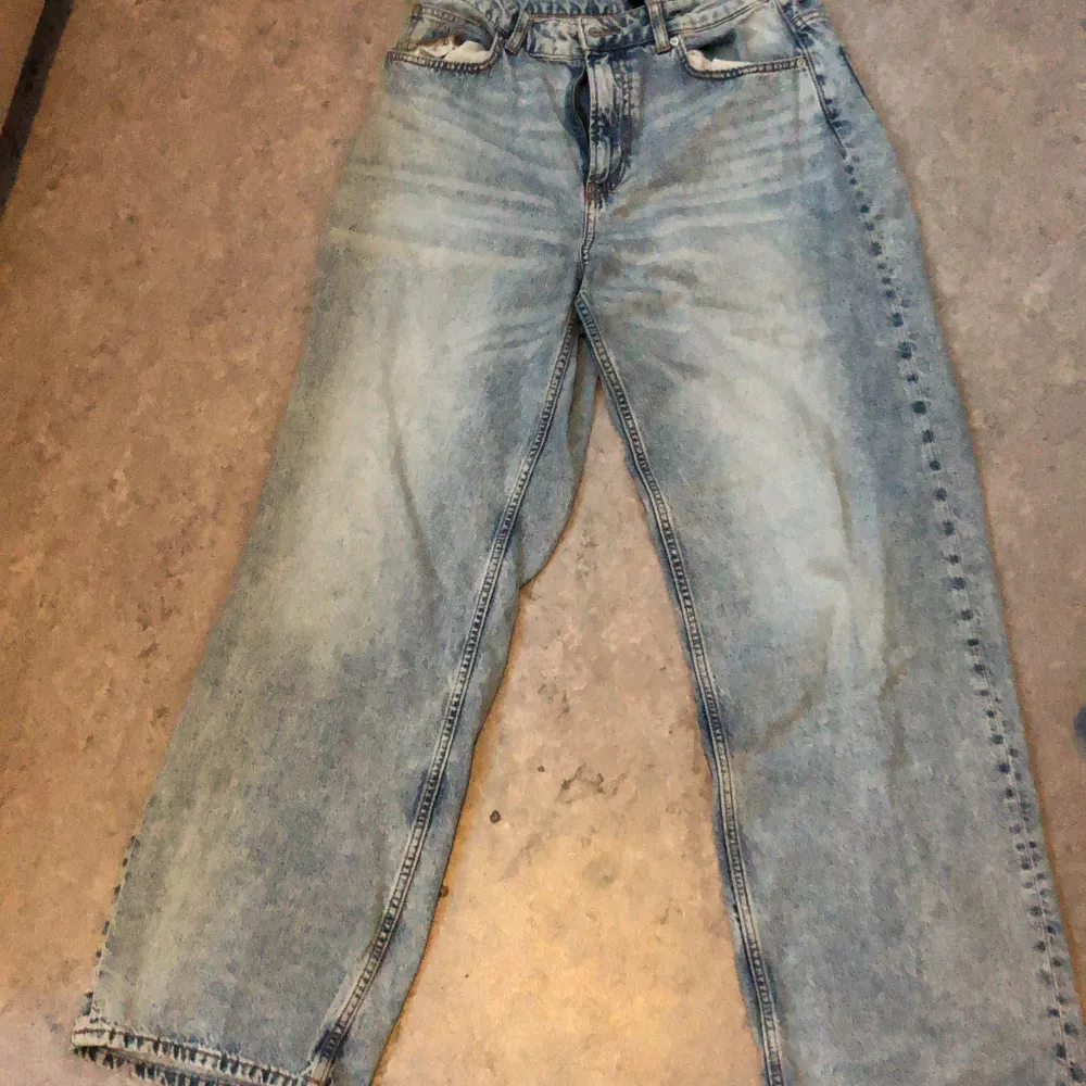 Ljusblå hyfsat baggy jeans, superfina och använda ett par gånger bara. . Jeans & Byxor.