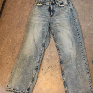 Baggy jeans - Ljusblå hyfsat baggy jeans, superfina och använda ett par gånger bara. 