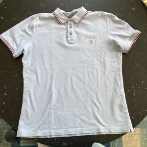 Moncler piké - Piké som jag växt ur använd typ 1-2 år men i mycket bra skick.