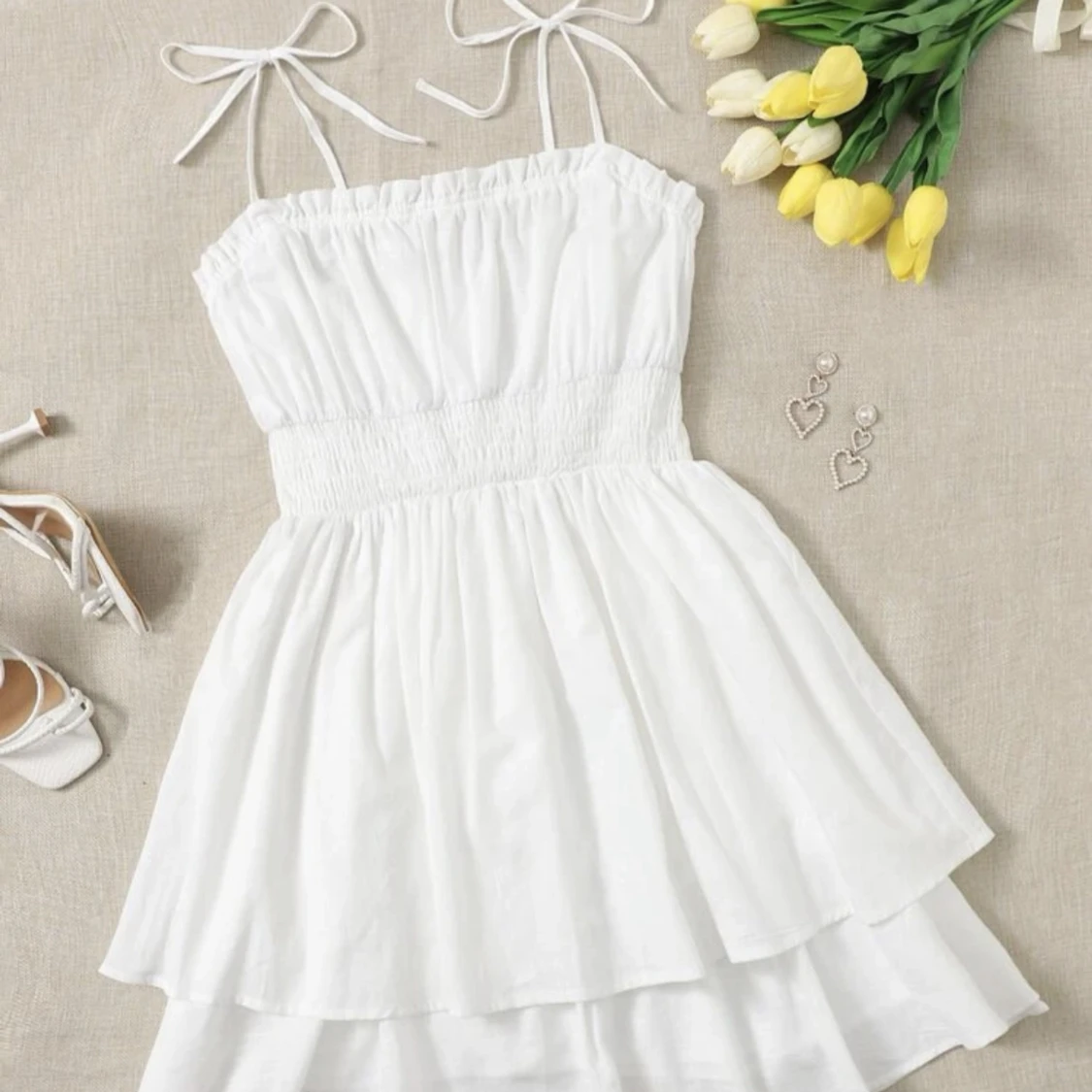 Vit ”volang” klänning - 90