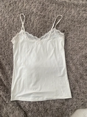 spets linne - Jättefin o jätteskönt material 