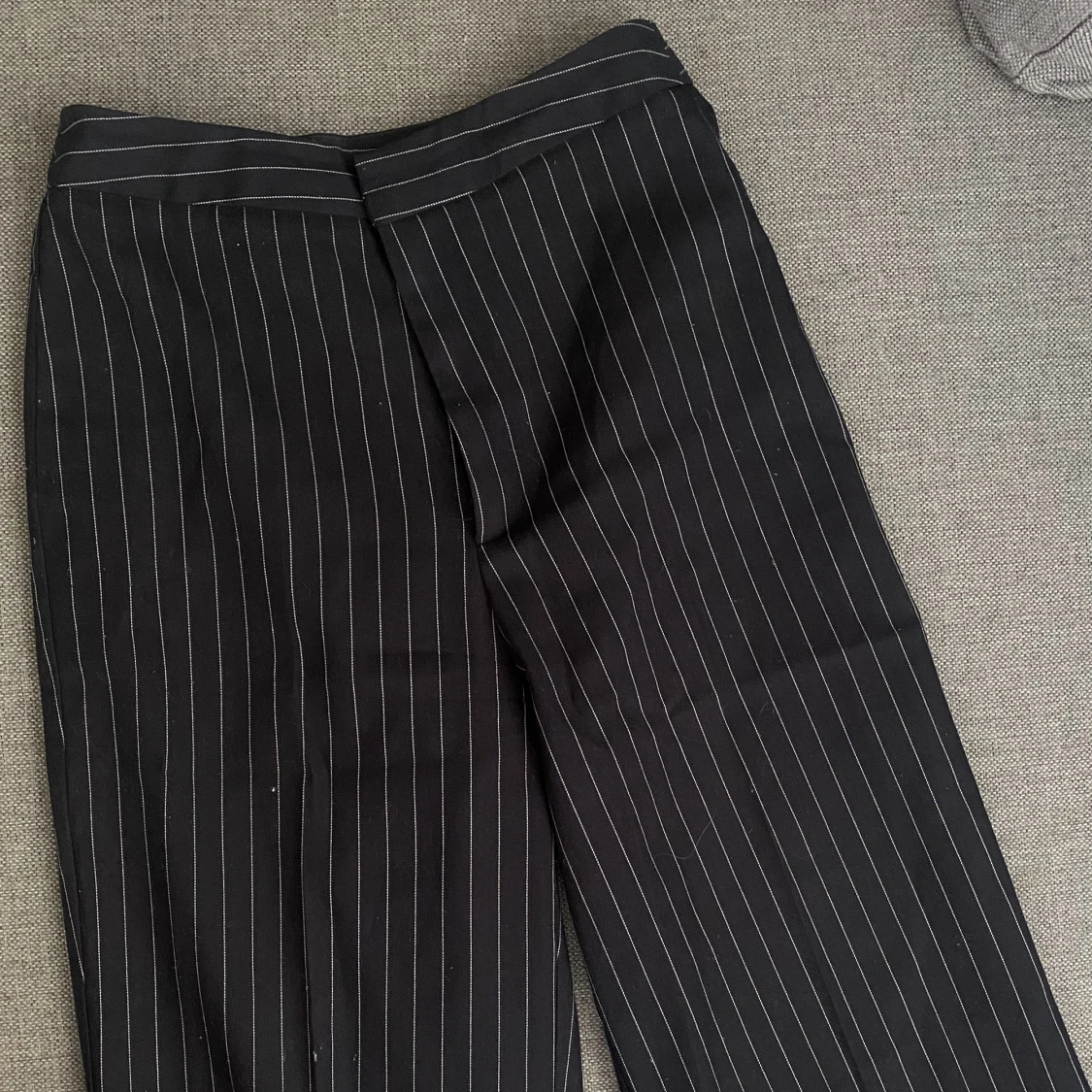 Så snygga kostymbyxor.  - 90