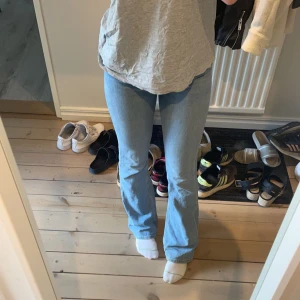 Ljusblå jeans💫 - Fina bootcut jeans💙