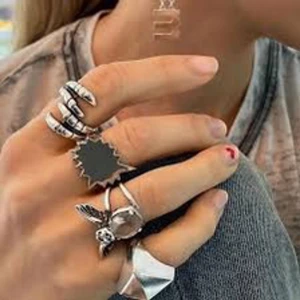 Söker maria Nilsdotter  - Söker vad som helst från Maria Nilsdotter! Skicka bild till mig om du har något att erbjuda och om du säljer för bra pris tänkte mig under 1000 eller lite över! 