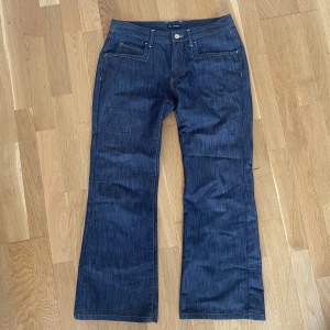 Supersnygga low waist jeans i bra skick🩷 Är 160 cm! Skriv om ni har frågor💗