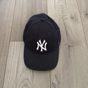 New York Yankees Mvp Navy  - 47 Brand - Använd en gång inget mer 