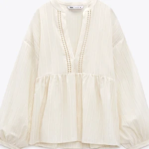 Zara blus  - Jätte fin blus från zara nypris-359 säljer för 229kr. Endast använt den en gång 