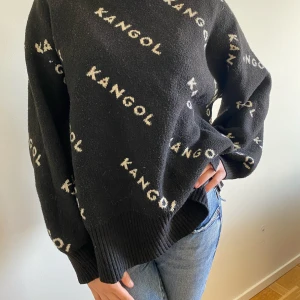 Tjock tröja  - Super cool tjock tröja som är ett måste👆den är jätte skön o mysigt o varm o go och otroligt snygg som du ser 😱