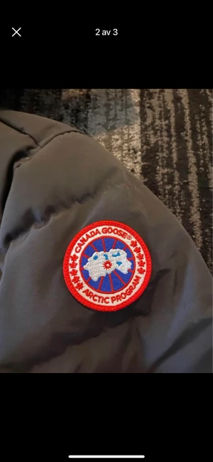 Canada gosse jacka  - Äkta canada gosse jacka gillar inte den längre de e darför jag säljer köpt för  12 tusen på johnells hör av er vid intresse 