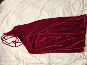 Bik bok klänning  - Bik bok klänning i bra skick.. sparsamt använd.  Storlek S 