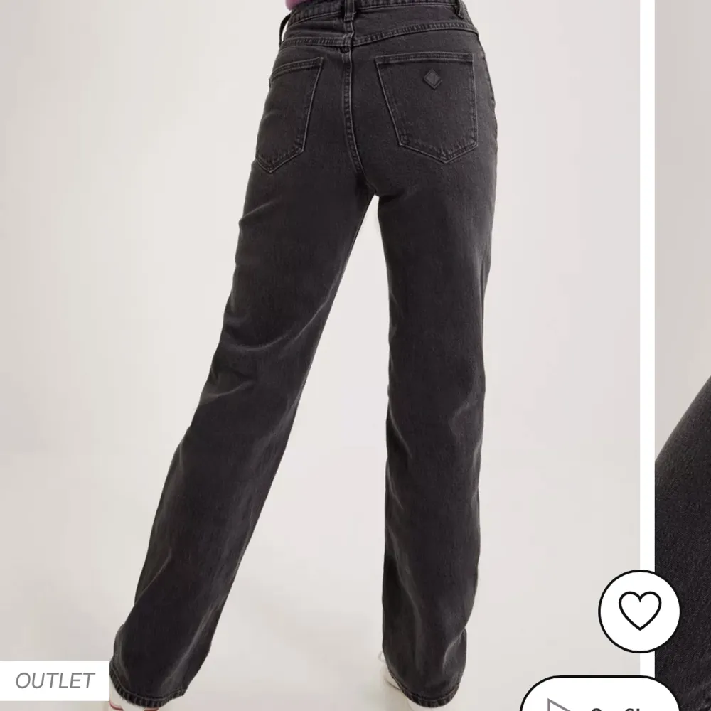 Högmidjade jeans med bra passform, avända fåtal gånger! Kommer tyvärr inte till användning men är jättesköna, köparen står för frakten😇. Jeans & Byxor.