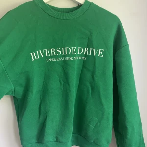 Tröja - Snygg grön tröja från Gina. Är i bra skick . Köparen står för frakten🤗