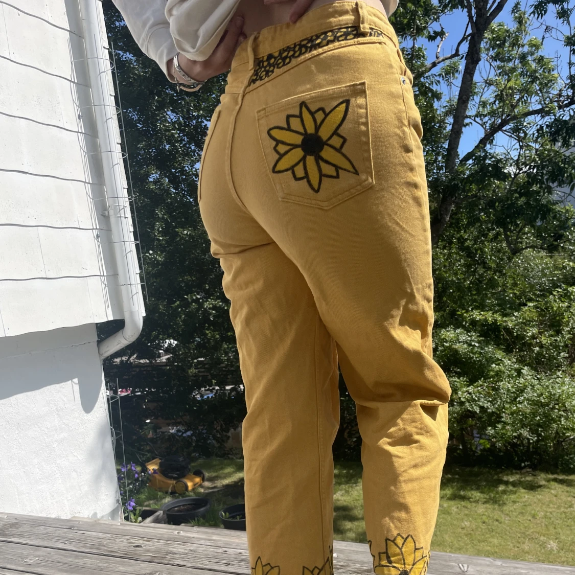 Byxor med solrosmönster  - 91