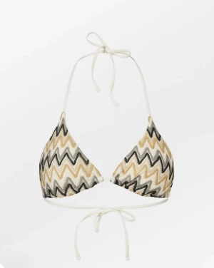 Beck söndergaard bikini - Helt ny bikini med lapparna kvar! Båda delarna är storlek M. Färgerna syns bäst i de två första bilderna då ljuset är dåligt i den tredje. Hela bikinin för 375!  Nypris: 700kr