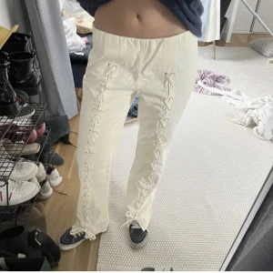 Other stories byxor - INTRESSEKOLL!, jättesnygga populära byxor/jeans som är helt slutsålda❤️‍🔥❤️‍🔥