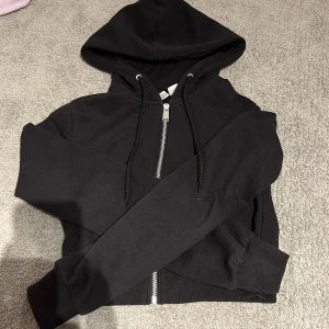 Samma som den gula  - Detta är en likadan tröja som den gula jag la upp 