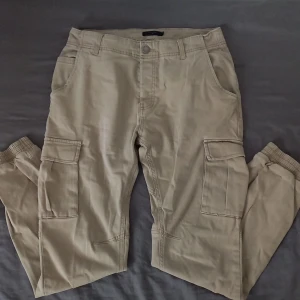 Lager 157 cargobyxor - Skick: använd ett par gånger, Storlek: M