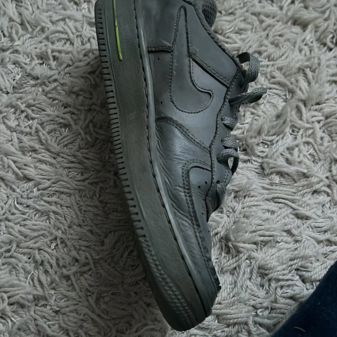 Airforses haft i ett halv år är pitte lite sönder men är fett snygga och sköna  - 90