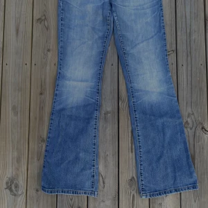 Levis jeans🪸 - Skitsnygga levis jeans! Passar nog en 34/36, oklart då jag inte helt vet storleken. Kom med prisförslag🧡