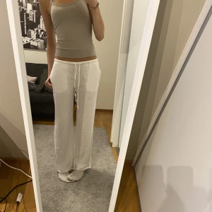 Linnebyxor - Säljer dessa populära slutsålda linnebyxorna från hm! Kom privat ifall ni har några frågor☺️