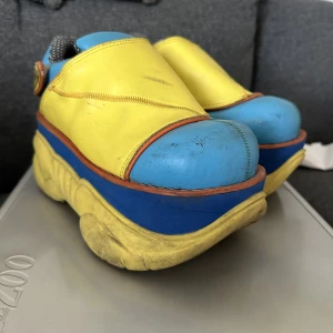 Swear London Unika platåskor - Kan vara de enda i Sverige. Vem vet. Storlek 40. Ganska tunga.  Inget direkt slitage på dem. 