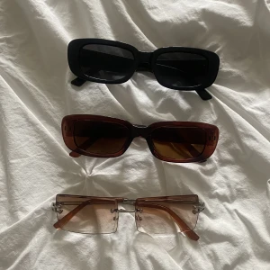 Solglasögon  - Solglasögon från Shein. Nr.4 använda fåtal gånger, resten helt oanvända. Alla i perfekt skick! Köp alla för 80kr +frakt☀️