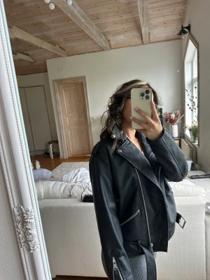 Skinnjacka Missguided  - Skinn jacka från Missguided. Sparsamt använt och är som ny. Inget att anmärka på 