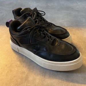 Eytys  - Skor från eytys  Storlek: 45 Nyskick 