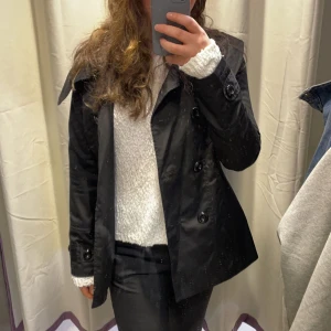 Kappa/trenchcoat  - Denna fina höstjackan från vero Moda!🫶🏼 