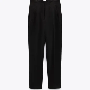 Kostymbyxor - Kostymbyxor från Zara, högmidjade och sitter så fint. Blivit för små för mig.  Köpt för 360 Storlek S