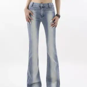 Helt nya low waisted jeans med sjuktbra passform men säljer de för att de var lite korta på mig (är själv 175cm) 💕