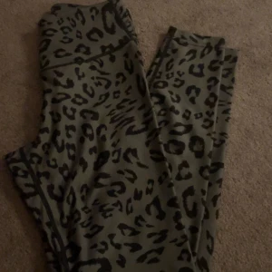 Tränings thights  - Säljer dessa träning thights då dom inte kommer till någon användning!