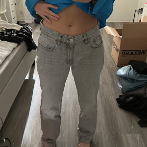 lågmidjade jeans - baggy lågmidjade, jättecoola bara inte min stil