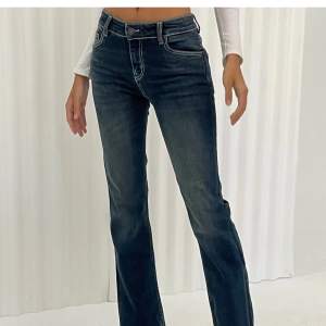 Super snygga jeans från Motel rocks, säljer pga för stora på mig! Använda en gång. Skriv för fler bilder, pris kan diskutera vid snabb affär🌟
