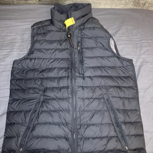 Parajumpers väst - Parajumpers väst bra skick storlek XS men passar även S