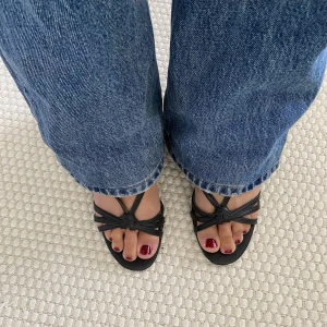 Klackskor  - Svarta klackskor. Fraktar för 30-54kr eller möts upp i Lund. 