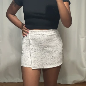 Mjuka skorts från Hollister  - Sköna, mjuka skorts från Hollister som inte använts på länge. Öppen för prisförslag! 