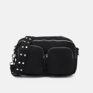 Väska från Gina tricot  - Säljer denna fina väska från Gina tricot då den inte andvänds längre.