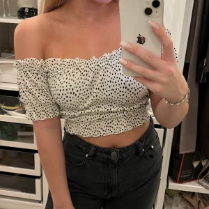 Gina tricot topp - Stretchig, bekväm, luftig