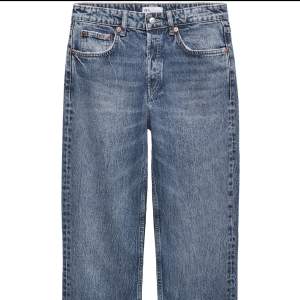 Super fina low waist jeans från zara💞 av klippta så att de passar perfekt på 160-168💞köpta för 360kr💞