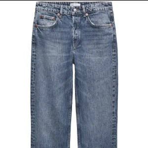 Low waist jeans  - Super fina low waist jeans från zara💞 av klippta så att de passar perfekt på 160-168💞köpta för 360kr💞