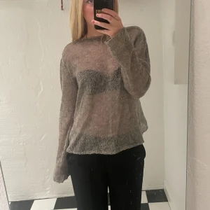 Stickad topp💓💓 - Stickad lite genomskinlig topp/tröja💓💓långa armar!
