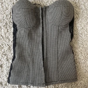 Corsett topp - Hej! Säljer denna jätte snygga topp🩷 Då den inte kommer till någon användning💕