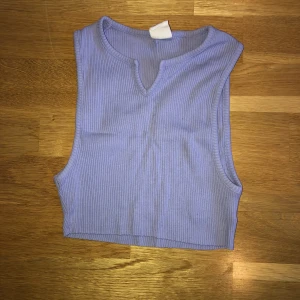 Lila topp - Lila croppad topp