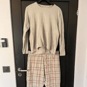 Mysiga pyjamas perfekt inför hösten/vintern, loosefit, om du bara vill ha en av delarna är de halva priset