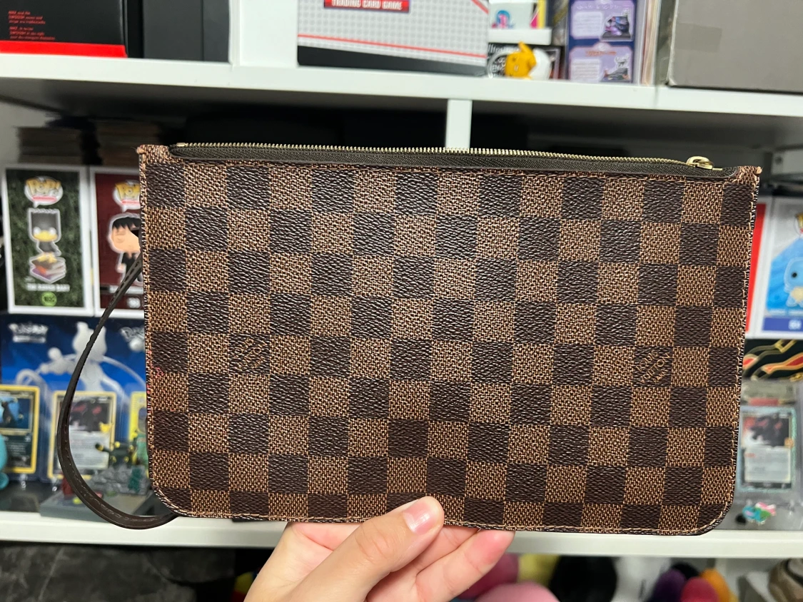Louis Vuitton Neverfull Clutch MM 2019 - 90