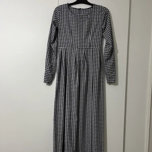 Maxi kläning  - Maxi kläning passar både för S ocksååå för M 